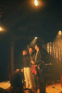 Xavier Rousseau accompagné par Pierre-Alexandre Maranda et Ryan Truby. (Photo gracieuseté)