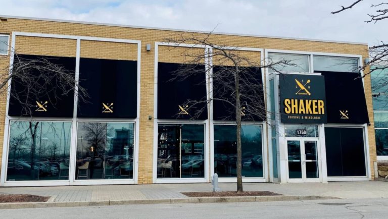 Une violente bagarre impliquant une trentaine de personnes a viré en agression à l’arme blanche et fait deux blessés dans la nuit du samedi 14 mars, devant le restaurant Shaker, au Centropolis. (Photo gracieuseté - GoogleMaps)