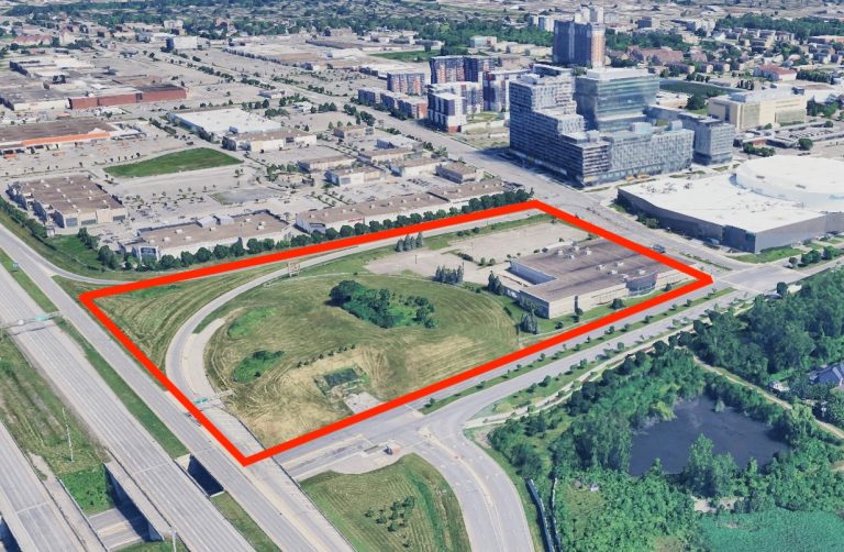 Ce quadrilatère délimité par l’autoroute 15, les boulevards de la Concorde et Le Corbusier ainsi que le futur prolongement de la rue Claude-Gagné a fait l’objet d’un échange de terrains entre la Ville de Laval et la division immobilière du Groupe BMTC afin d’en optimiser le développement. À terme, le site sera occupé par plus d’une demi-douzaine de tours d’habitation qui ajouteront quelque 1800 logements au centre-ville.