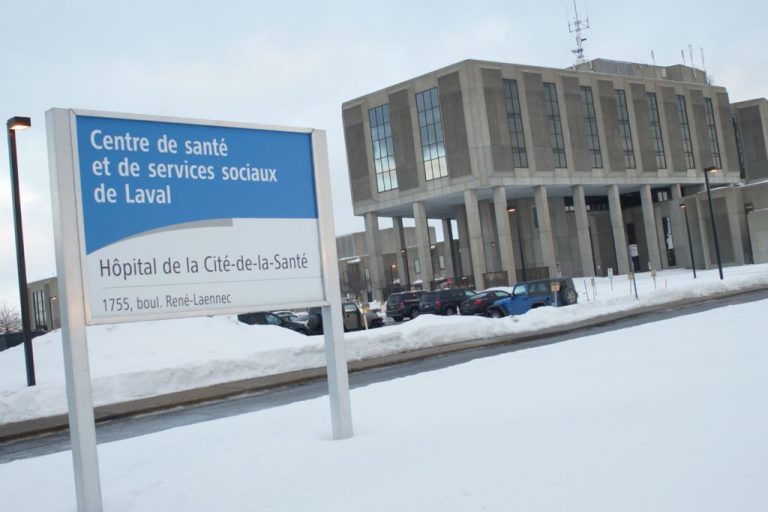 Les installations de l’Hôpital de la Cité-de-la-Santé ne sont plus adaptées pour la forte augmentation de la patientèle observée au fil des années. La demande risque même d’augmenter davantage en raison du vieillissement de la population. (Photo 2M.Media – Archives)