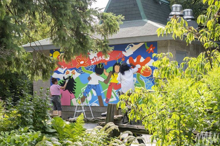 Murale Libre de s'amuser, Chalet Vespasienne du Centre de la nature. (Photo gracieuseté)
