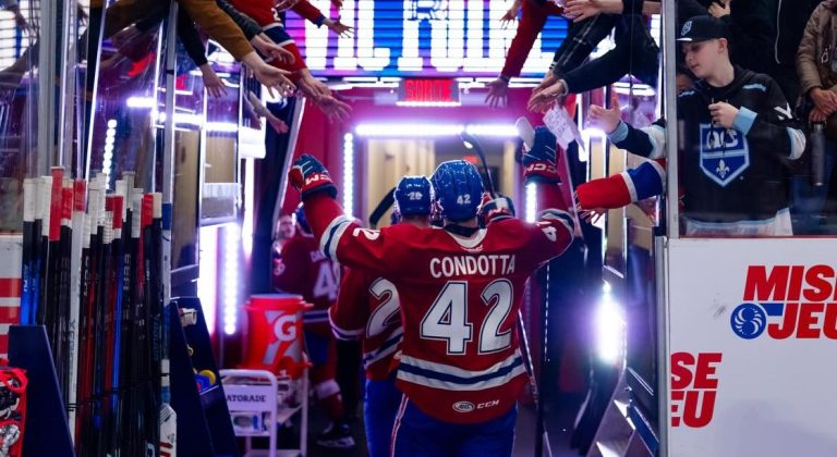 Lucas Condotta à la suite d'une victoire du Rocket de Laval. (Photo gracieuseté - Page Facebook du Rocket de Laval)