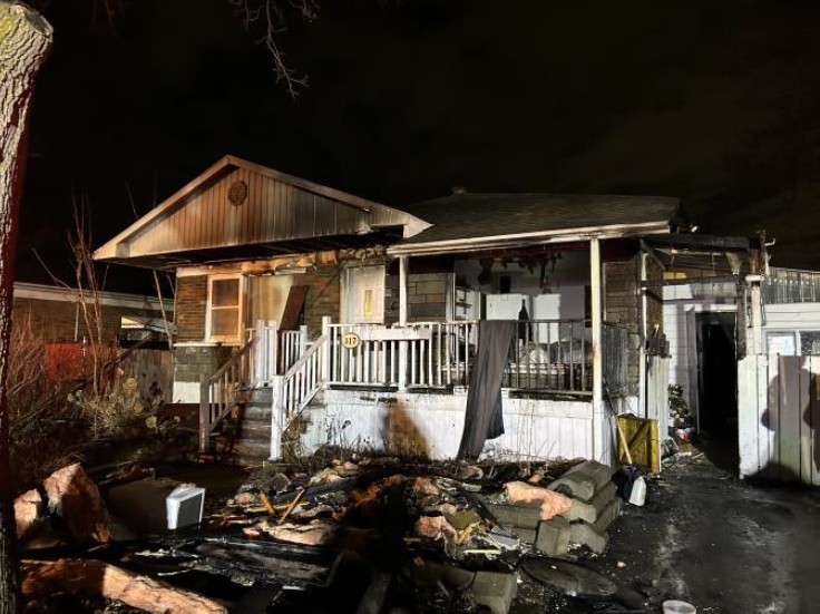 7 personnes à la rue après un autre feu de cigarette à Laval Laval a connu un autre feu ayant débuté sur un balcon à cause d’un mégot de cigarette mal disposé, le vendredi 7 avril, sur la rue Bazin. (Photo gracieuseté)