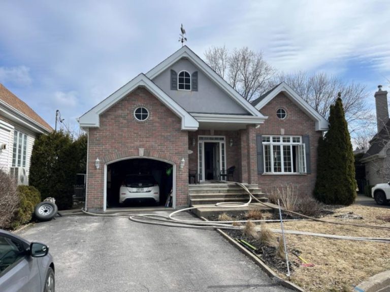 Les pompiers de Laval ont contrôlé en un peu plus d’une heure ce feu ayant débuté dans une cuisine du sous-sol d’une résidence de la Place des Capucines, à Sainte-Dorothée. (Photo gracieuseté)