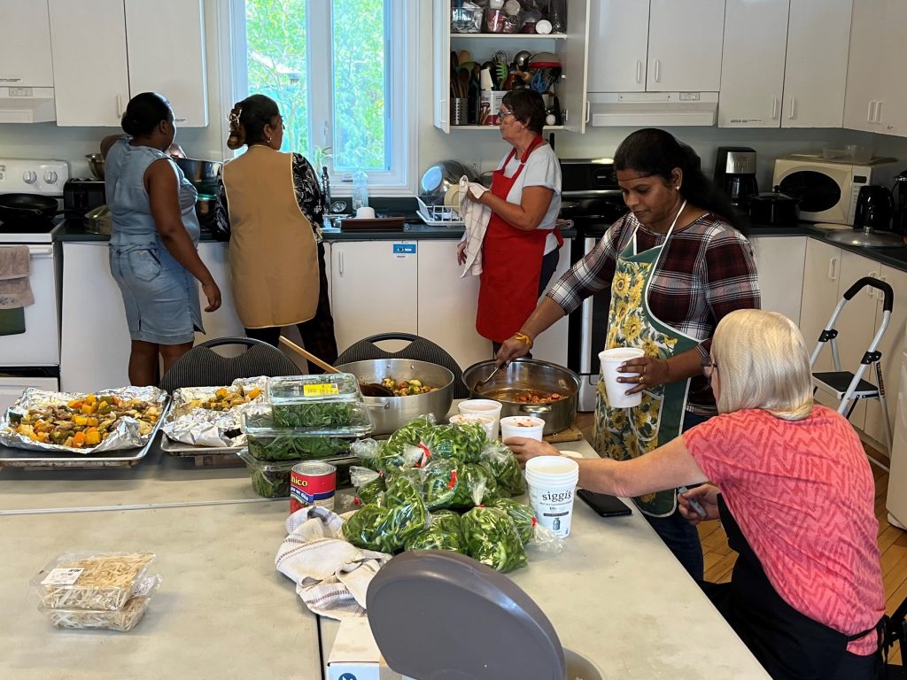 Les services offerts par l’OBNL de Saint-François incluent de l’aide psycho-sociale, des ateliers créatifs pour les enfants, des cuisines collectives et des rencontres formelles ou informelles brisant l’isolement. (Photo gracieuseté)