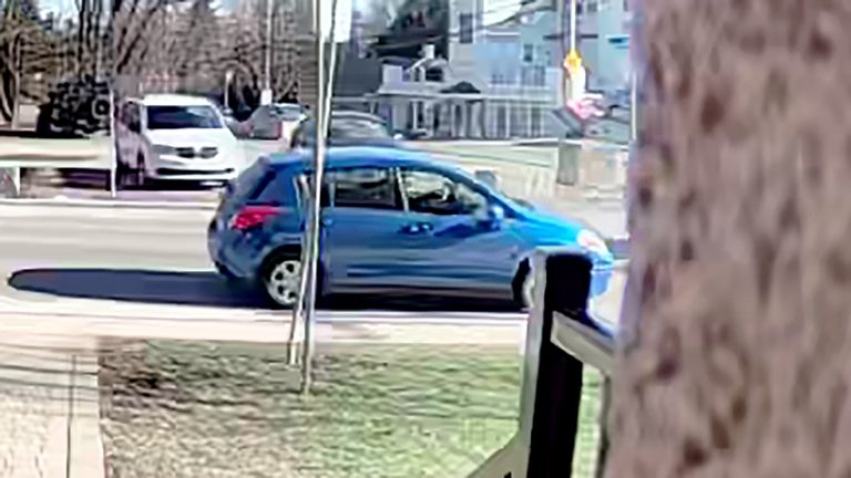 La police de Laval déploiera un poste de commandement mobile afin de récolter autant d’information possible sur un événement impliquant un conducteur d’un véhicule Nissan Versa bleu et un jeune garçon d’âge mineur à Sainte-Dorothée. (Photo gracieuseté – Service de police de Laval)