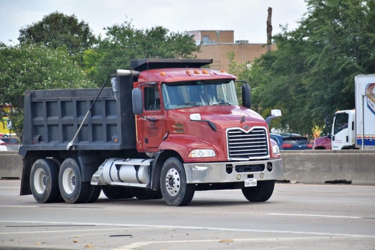 En matière de sécurité routière, les véhicules lourds sont ciblés par les divers corps policiers du Québec depuis quelques mois, dont ce mercredi 15 avril. (Photo gracieuseté)