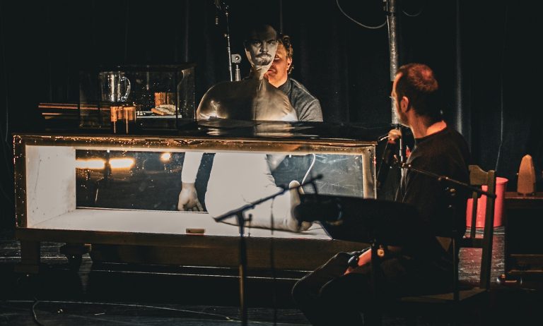 La pièce de théâtre Projet Thérémine de la troupe Les Fabulateurs a lancée l’édition 2026 du Festival de la RTA. (Photo gracieuseté)