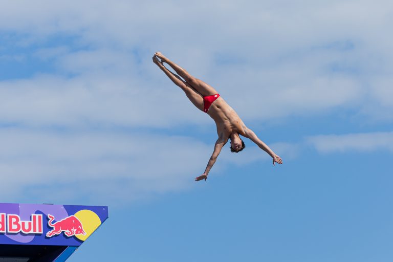 Charles-Antoine Labadie lors de l’étape montréalaise du Red Bull Cliff Diving en août 2024. (Photo gracieuseté - Antoine Saito / Diving Canada)