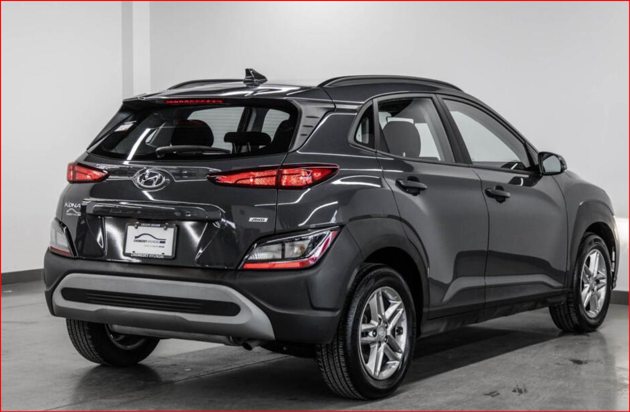 Autre photo d’un véhicule de modèle Hyundai Kona diffusée par la police de Laval qui recherche des témoins d’un accident mortel survenu sur la route 335. (Photo gracieuseté - Service de police de Laval)