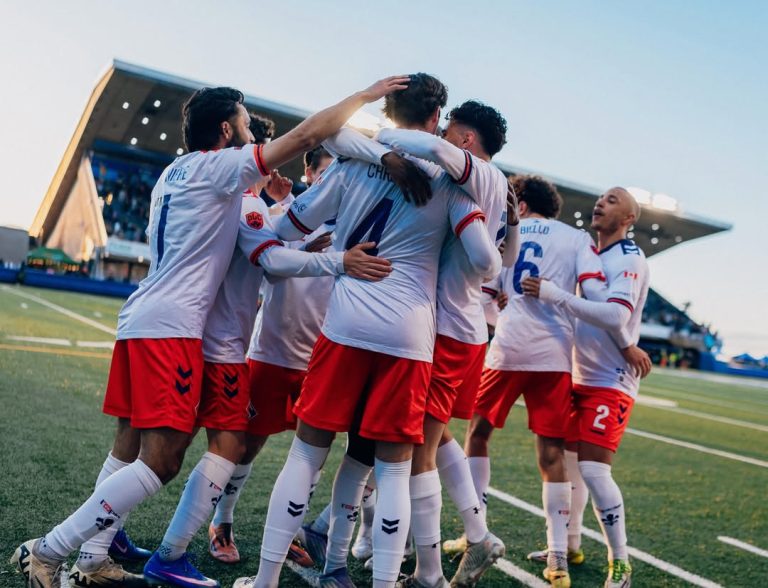Le FC Supra a disputé ses deux premiers matchs à domicile au Cepsum de l'Université de Montréal. (Photo gracieuseté - FC Supra)