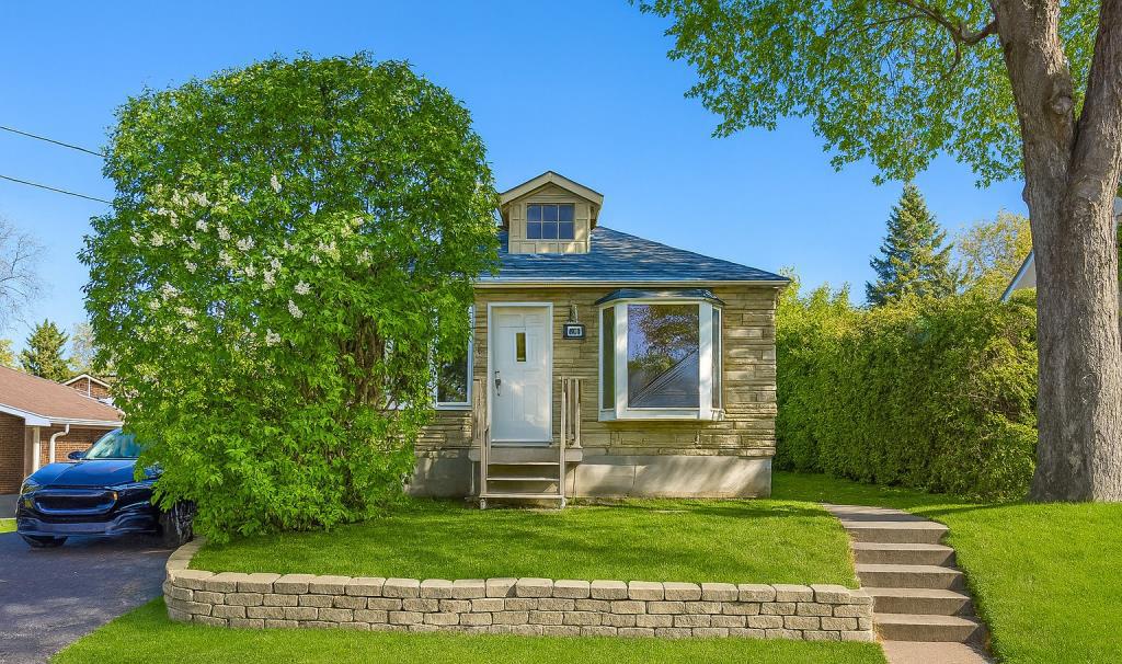 Maison située au 2301, 33e Avenue, à Laval, qui est actuellement en vente à 399 000$. (Capture d'écran - Centris)