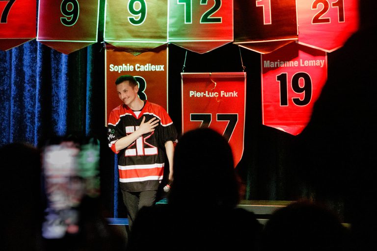 Le Collège Montmorency retire le chandail d’improvisation de Pier-Luc Funk Le chandail numéro 77, qui était celui de Pier-Luc Funk, a été retiré de la ligue d’improvisation du Collège Montmorency. (Photo gracieuseté)