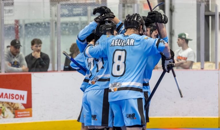 De 0-3 à 6-5, le Titan réalise une remontée spectaculaire Le Titan de Laval a réalisé toute une remontée à l'occasion de son premier match à l'étranger de la saison 2026. (Photo gracieuseté - Daphnée Gingras Photographie)
