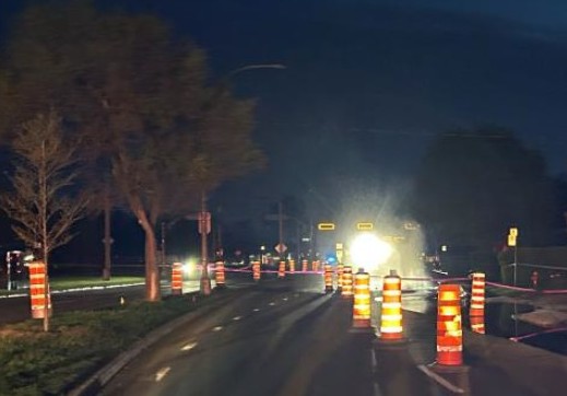 Un bris d’aqueduc a eu des répercussions dérangeantes dont une fuite de gaz forçant l’évacuation durant plusieurs heures de maisons du boulevard de la Concorde Est, à Duvernay, dans la soirée du dimanche 17 mai. (Photo gracieuseté)