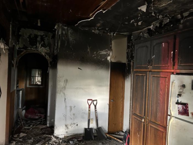 Les pompiers de Laval n’ont mis qu’une quarantaine de minutes pour enrayer entièrement la propagation d’un autre feu de cuisine à se produire sur leur territoire en 2026, cette fois, sur la 1ère Avenue, à Laval-Ouest, le mardi 28 mai. (Photo gracieuseté)