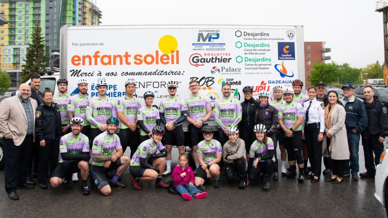 Le départ du 29e Tour cycliste des policiers de Laval d’une durée de 6 jours au profit d’Opération Enfant Soleil a été donné le lundi 25 mai. (Photo gracieuseté - Service de police de Laval)
