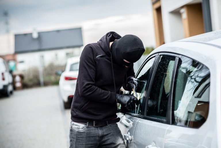 On a procédé à l’arrestation de Khadim Niass suspecté de recel et possession de véhicules automobiles dans le but d’en faire le trafic. (Photo gracieuseté – Depositphotos)