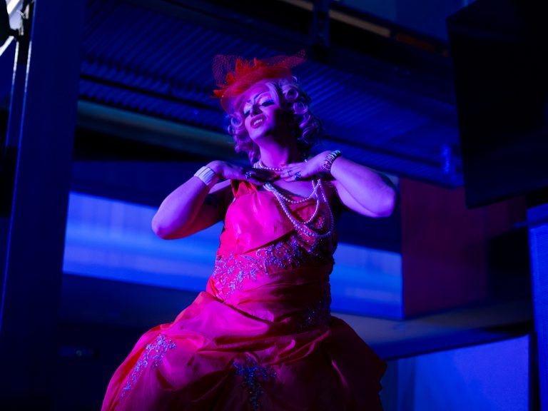 Sphère tiendra la quatrième édition de son Cabaret Queer sous peu, dans la région de Laval. (Photo gracieuseté)