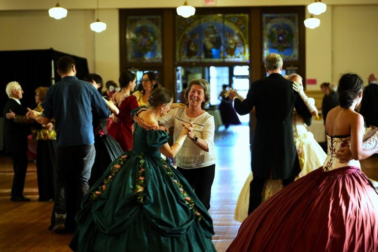 Le Bal des Étoiles se tiendra le samedi 30 mai, à 14h, à la chapelle de l’école secondaire Mont-de-La Salle (125, boulevard des Prairies). Information supplémentaire: etoilesfilantesdanse.com. Danse Étoiles Filantes souhaite attirer une centaine de participants à son bal cette année. (Photo gracieuseté – Marc-Antoine Q. Amoussou)