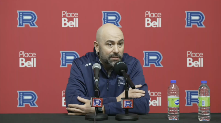 Le Rocket fier de sa saison malgré une élimination hâtive L'entraîneur-chef Pascal Vincent lors du bilan de fin de saison du Rocket de Laval. (Capture d'écran - Compte X du Rocket de Laval)