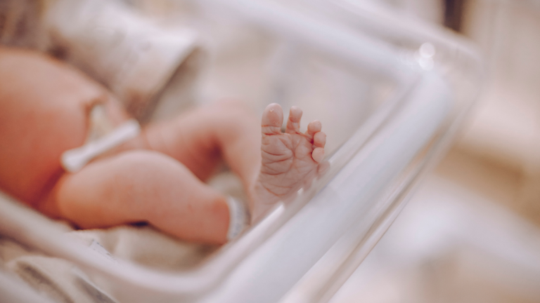 Pour le CISSS de Laval, cette certification souligne l’expertise et l’engagement de ses équipes envers des soins adaptés aux besoins des nouveau-nés et de leur famille. (Photo gracieuseté)