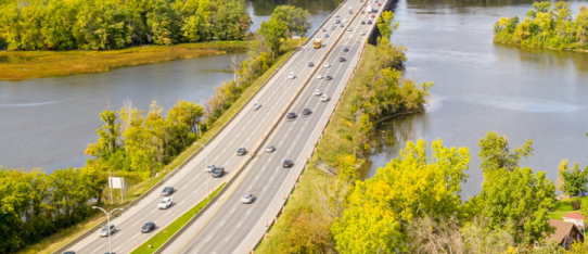 Des travaux de réparation de la dalle du pont Gédéon-Ouimet forcent des fermetures de l’autoroute 15, entre Laval et Boisbriand, cette semaine. (Photo 2M.Media - Archives)