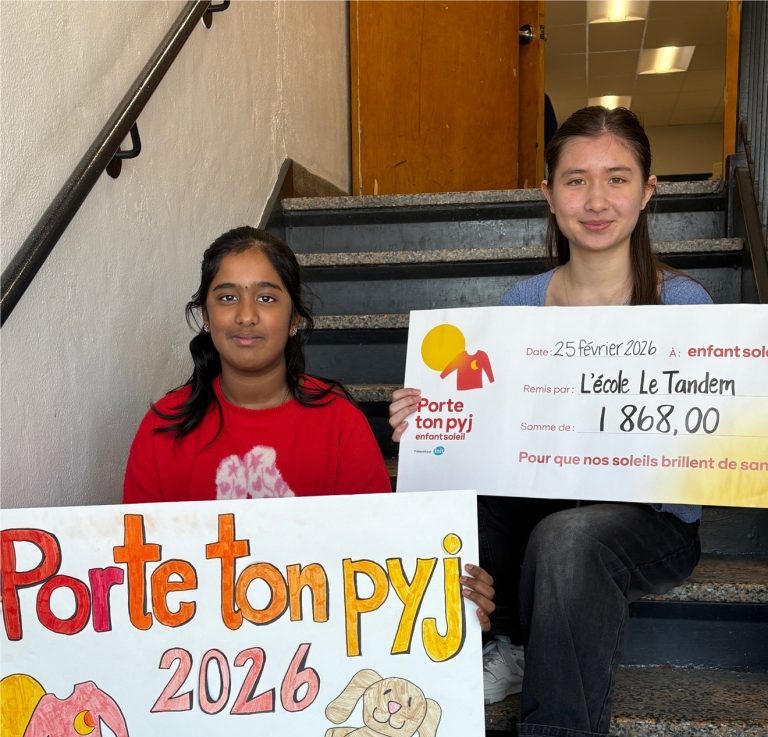Negru Nadia et Tissaweerasingham Harsha, élèves à l'origine du projet Porte ton pyj de l'école le Tandem. (Photo gracieuseté)
