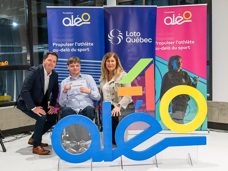 Éric Meunier, directeur à l’engagement sociétal chez Loto-Québec, Yevhen Vlasenko et Patricia Demers, directrice générale de la Fondation Aléo. (Photo gracieuseté)
