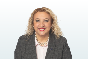 Siégeant à titre d’indépendante depuis le 4 décembre dernier, la députée de Chomedey, Sona Lakhoyan Olivier, demeure exclue du caucus libéral.