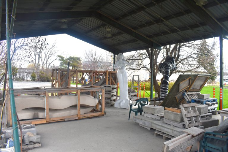 La dalle de sculpture de l’Atelier 213 rouvre sous conditions La dalle était fermée depuis le printemps 2025. (Photo 2M.Media – Emmanuelle Froment)