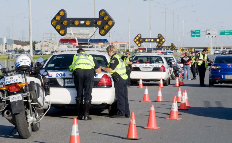 Près de 1300 amendes en 7 jours pour des infractions sur les routes Les corps policiers du Québec, dont celui de Laval, ont remis 12995 amendes et constats d’infraction à des contrevenants au Code de la sécurité routière du 1er au 7 mai. (Photo 2M.Media – Archives)