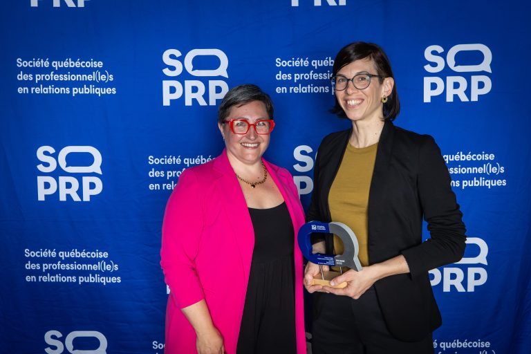 Nathalie Monette, responsable des communications et Mireille Laurin-Burgess, designer graphique du Service des communications et marketing à la Ville de Laval. (Photo gracieuseté - SPRP)