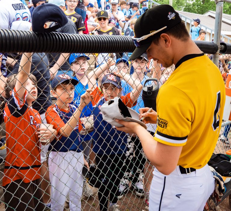 Baseball Laval a tenu son plus gros événement annuel en ouverture de sa saison, le vendredi 5 juin, en amont d’un match des Pirates Chevrolet 440, la formation locale de la Ligue de baseball junior élite du Québec qui joue au parc Paul-Marcel-Maheu, à Laval-des-Rapides. (Photo 2M.Media – Marco Gavita)