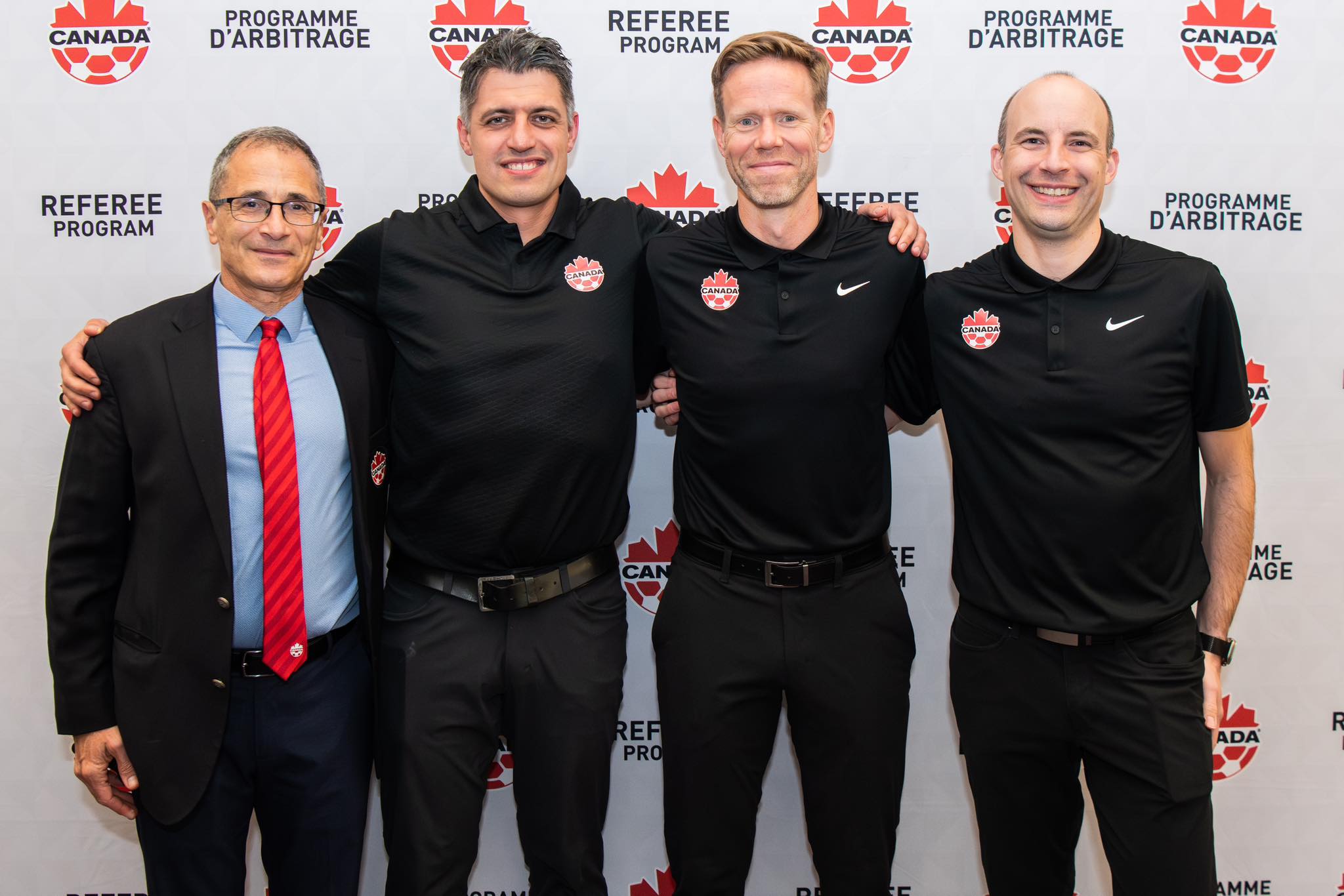 Lyes Arfa, deuxième à partir de la gauche, sera l'un des trois arbitres canadiens à la Coupe du monde 2026 en compagnie de Drew Fischer et Micheal Barwegen. (Photo gracieuseté - Soccer Canada)