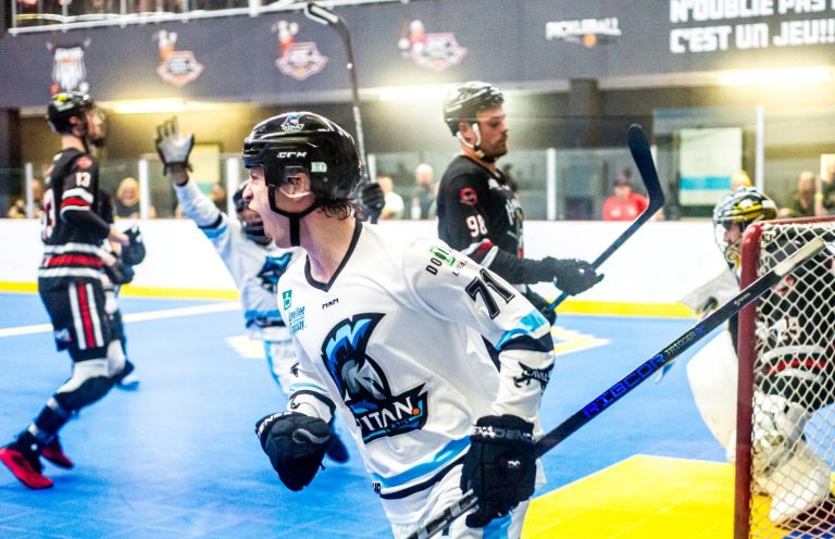 Deux autres gains pour le Titan de Laval Bruno Parente qui a marqué le but vainqueur lors du deuxième match du programme double face aux Huskies de Dek Anjou. (Photo gracieuseté - Page Facebook du Titan de Laval)