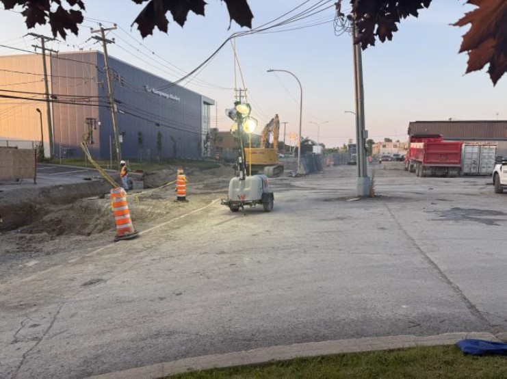 Des travaux d’excavation auraient causé cette fuite de gaz survenue boulevard Léman, dans le parc industriel de Saint-Vincent-de-Paul, dans la soirée du lundi 29 juin. (Photo gracieuseté)
