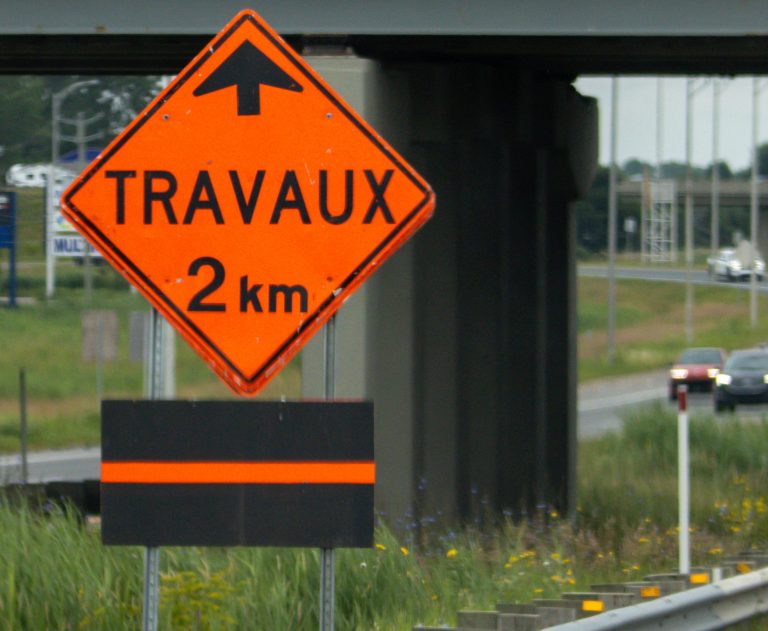 Des travaux routiers occasionneront plusieurs fermetures sur le réseau à Laval et ailleurs sur la Rive-Nord. (Photo gracieuseté – Depositphotos)