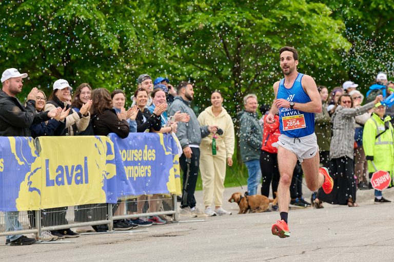 Course des pompiers de Laval : plus de 12 000 coureurs et 82 000$ amassés Benjamin Raymond, gagnant du demi-marathon chez les hommes. (Photo gracieuseté - Jany Tremblay)