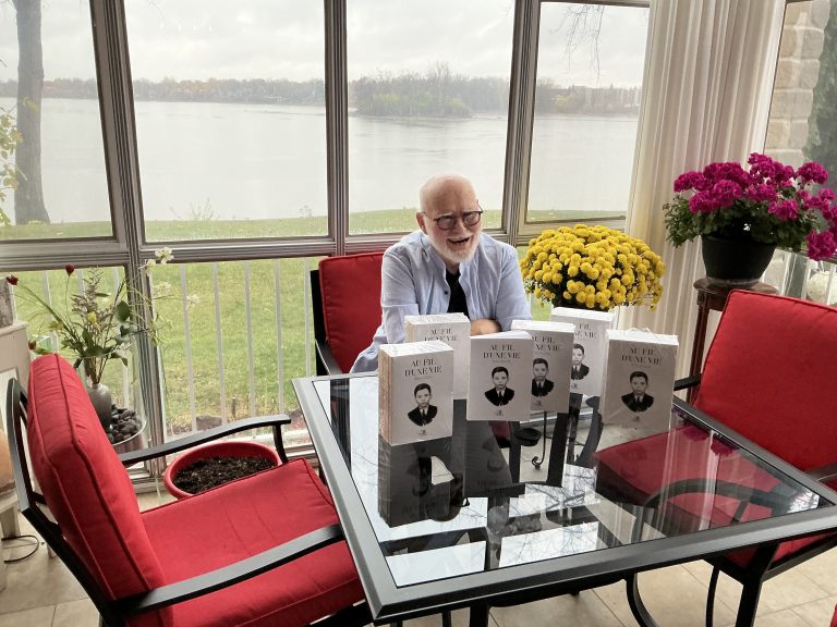 «Au fil d’une vie», l’autobiographie de René Asselin est disponible sur commande en librairies et sur Amazon. (Photo gracieuseté – René Asselin)