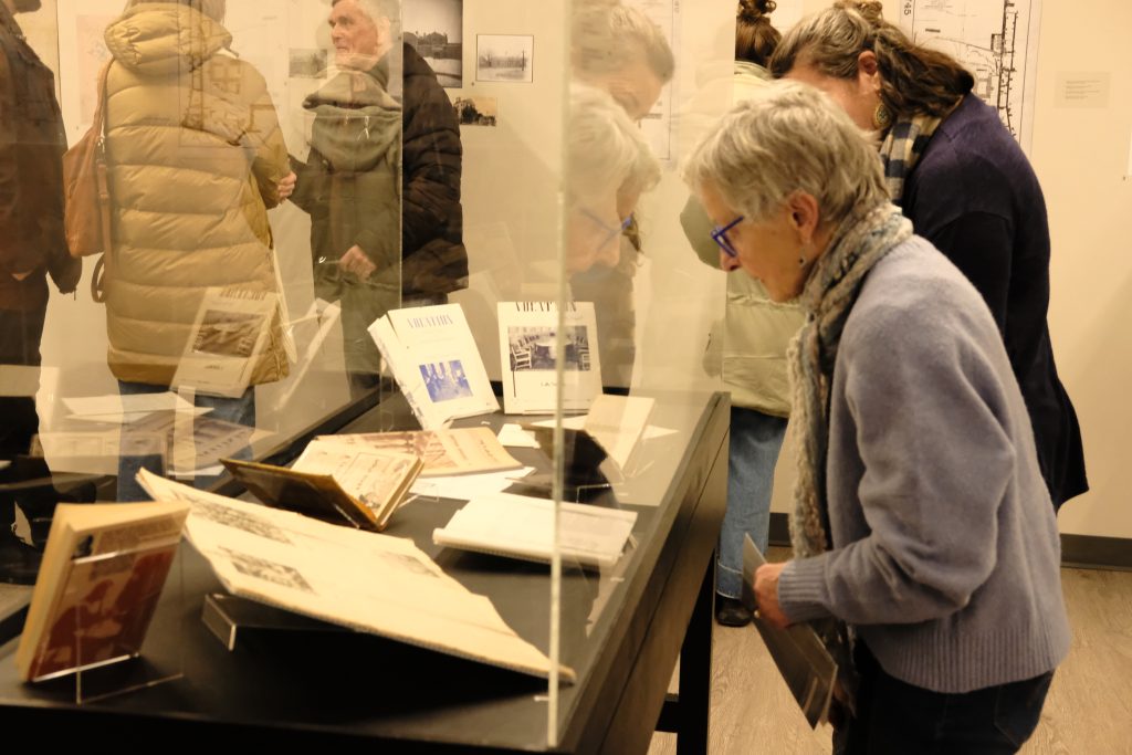 Une centaine de personnes étaient présentes au vernissage de l’exposition et depuis, elle attire des visiteurs du Grand Montréal tous les jours. (Photo gracieuseté - Petra Mueller)