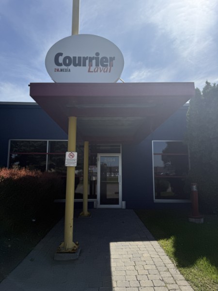 Les bureaux du Courrier Laval situés au 2584, boulevard Le Corbusier. (Photo 2M.Media – Julie L’Hérault)