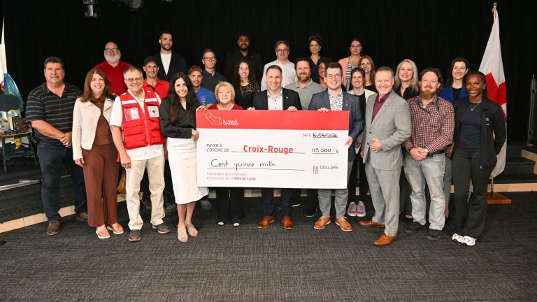 Les ambassadeurs et ambassadrices de cette campagne annuelle de la Ville de Laval en soutien à la Croix-Rouge. (Photo gracieuseté – Martin Alarie)