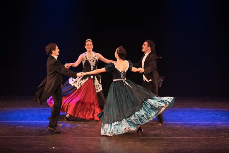 L'Ensemble Folklorique Les Bons Diables. (Photo gracieuseté - Vitor Munhoz)