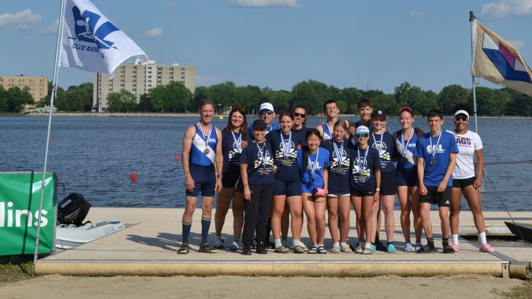 16 médailles pour les rameurs lavallois à la régate Laval 500 Les médaillés du Club d'aviron de Laval lors de la régate Laval 500. (Photo gracieuseté)