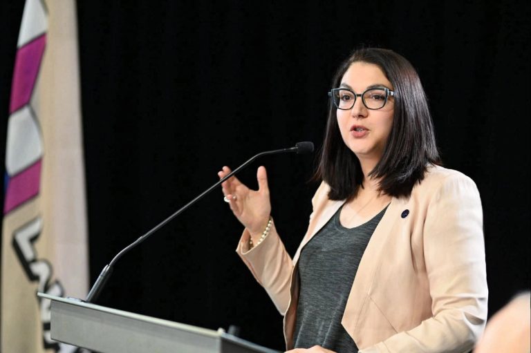 Céline Haytayan, députée de Laval-des-Rapides depuis 2022. (Capture d'écran - Page Facebook de Céline Haytayan)