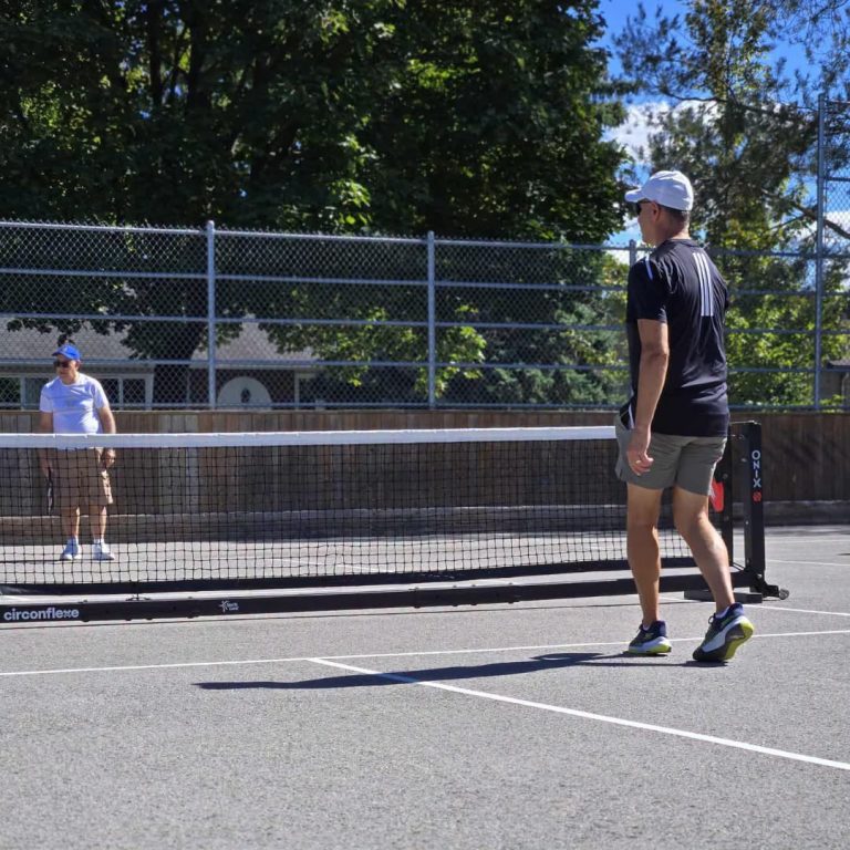 De nouveaux ensembles de pickleball sont disponibles dans les BoxUp de deux parcs lavallois. (Photo gracieuseté - Page Facebook de Sports Laval)