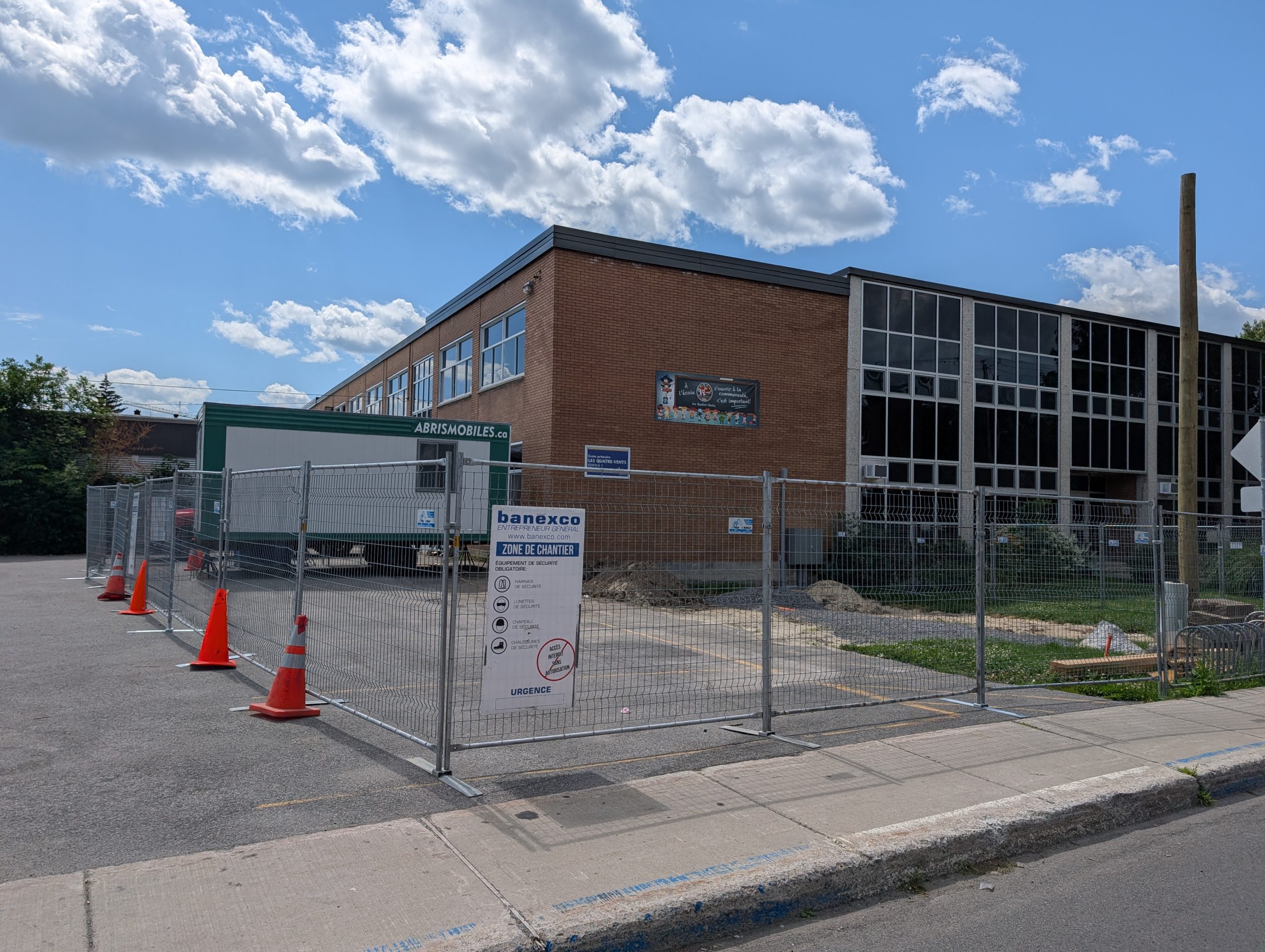 Chantier à l’école les Quatre-Vents. (Photo 2M.Media – Nicholas Pereira)