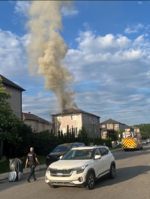 Un feu de rallonge électrique cause 250 000$ de dégâts à Laval Le samedi 4 juin, les pompiers de Laval ont contrôlé ce feu dû à un usage permenant d’une rallonge électrique temporaire pour une maison de la rue Samantha, à Fabreville, en une bonne heure. (Photo gracieuseté)