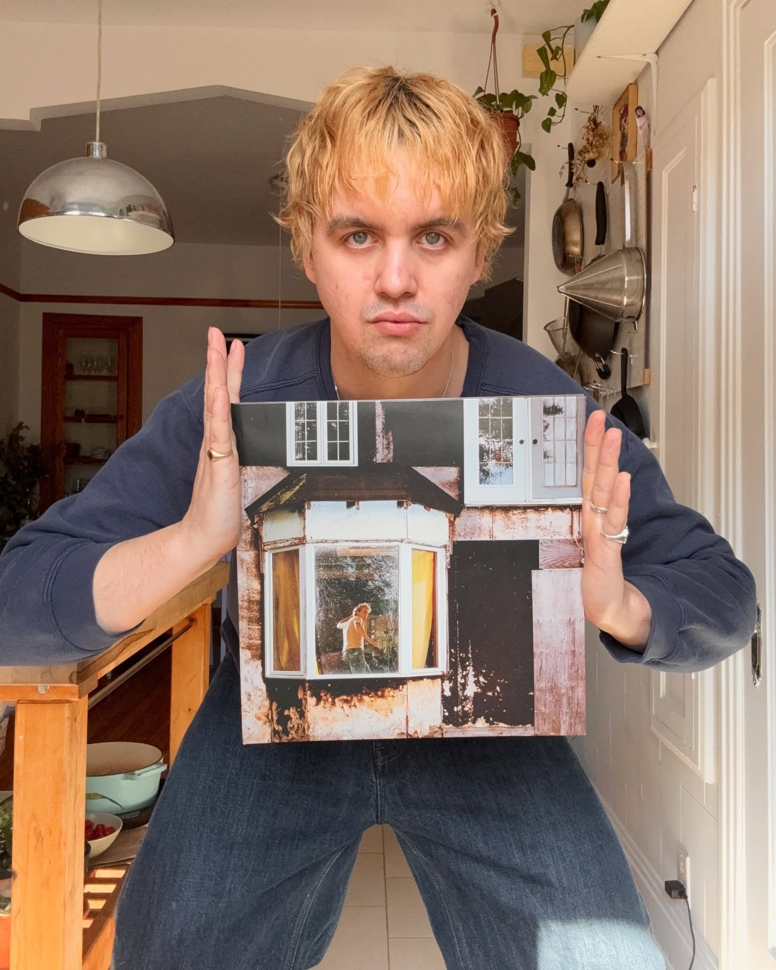 Les Louanges avec son troisième album. (Photo gracieuseté – Page Facebook Les Louanges)